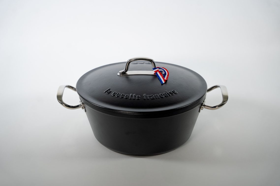 Cocotte en fonte émaillée noire innovante sans PFAS garantie à vie